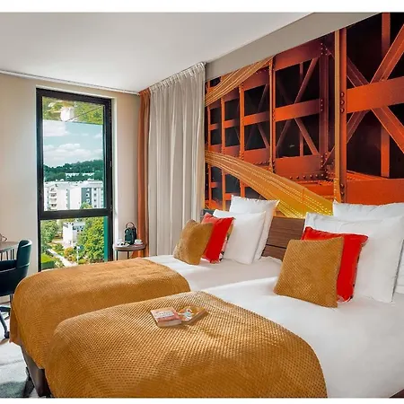 Mercure Paris Val De Hotel 4*