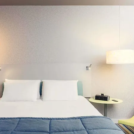 Hotel Mercure Paris Val De 4*