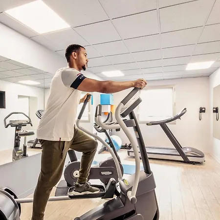 Mercure Paris Val De 4*