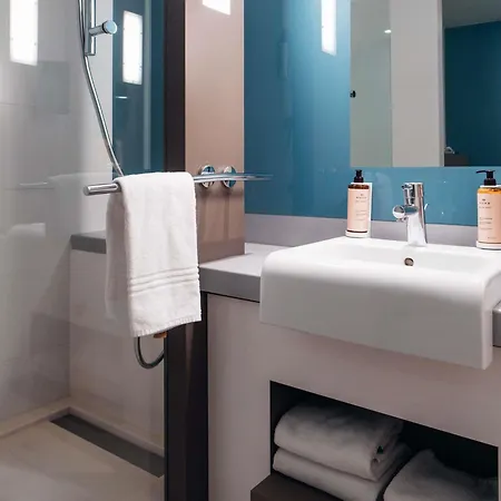 Mercure Paris Val De 4*