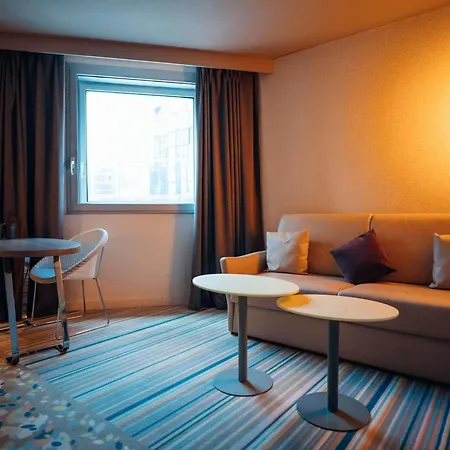 Mercure Paris Val De Hotel 4*