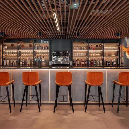 Mercure Paris Val De Hotel 4*