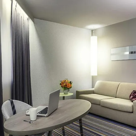 Mercure Paris Val De 호텔